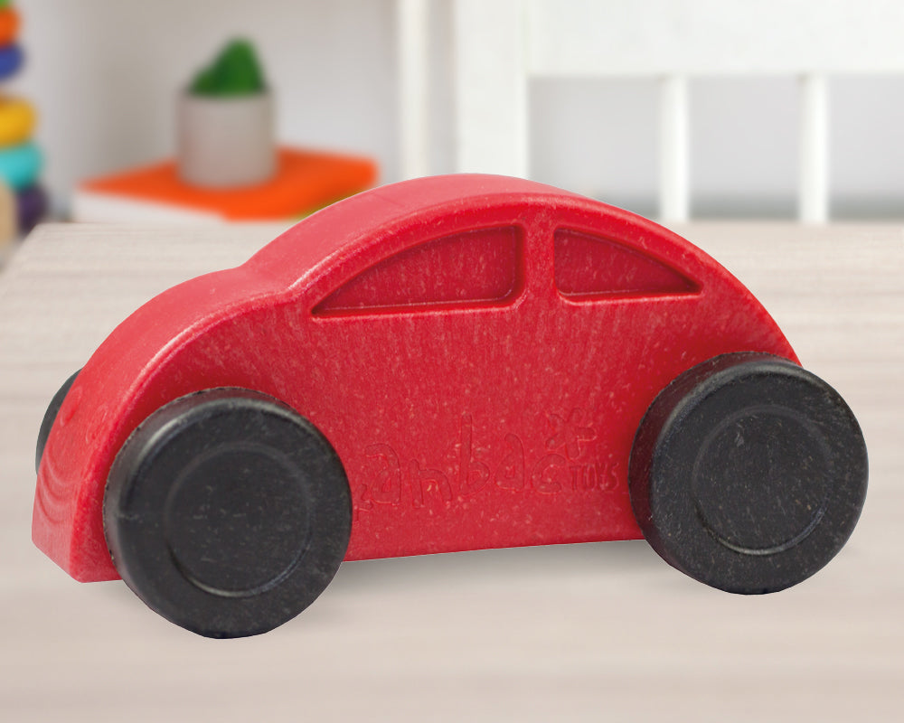 rotes Auto im Kinderzimmer